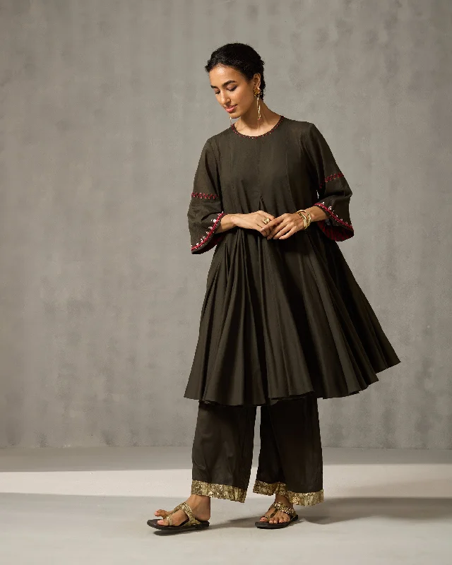 Gusset Round Neck Kurta - Deep Green Embroidered Gym